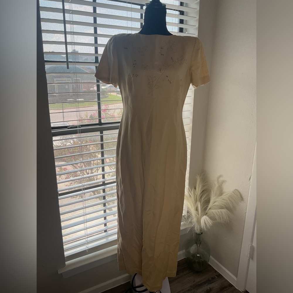 Chic Cream Midi Dress vintage Cynthia Howie